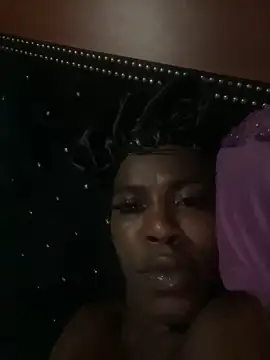 Snapshot of Richchocolatesweet_ chatting on March 15, 12:22 am Richchocolatesweet online show from March 15, 12:22 am
