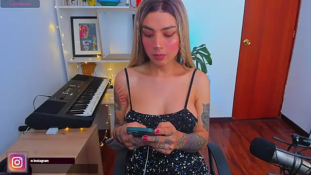 Snapshot of Yeriawaddell_ chatting on December 25, 3:38 pm Yeriawaddell online show from December 25, 3:38 pm