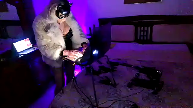 CharlotteVixxens online show from January 15, 9:35 pm