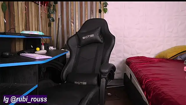 Snapshot of argiee_taylorxs2 chatting on December 22, 2:06 am argiee taylorxs2 online show from December 22, 2:06 am
