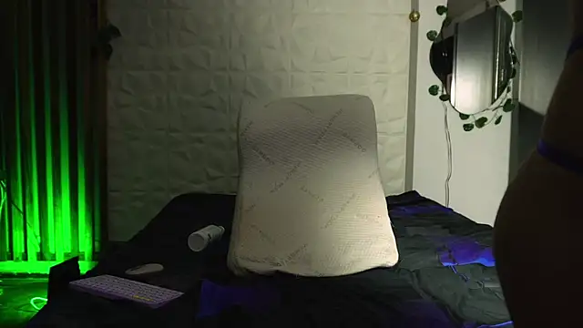 Snapshot of argiee_taylorxs2 chatting on March 18, 2:02 am argiee taylorxs2 online show from March 18, 2:02 am