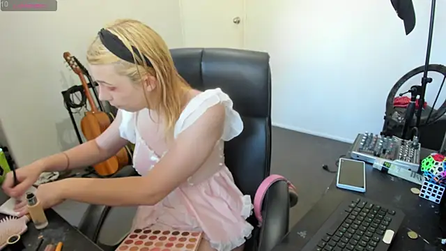 Snapshot of Ts-lucy-lux chatting on October 2, 9:25 pm Ts-lucy-lux online show from October 2, 9:25 pm