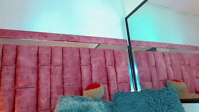 Snapshot of CoralineSweett chatting on December 24, 4:51 pm CoralineSweett online show from December 24, 4:51 pm