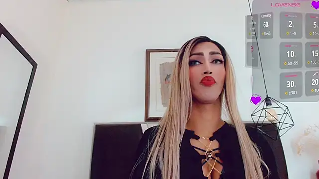 Snapshot of hilary_rodriguez chatting on December 6, 7:28 pm hilary rodriguez online show from December 6, 7:28 pm