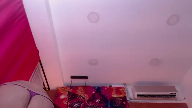 Snapshot of Khatalina_hott chatting on January 14, 2:19 am Khatalina hott online show from January 14, 2:19 am