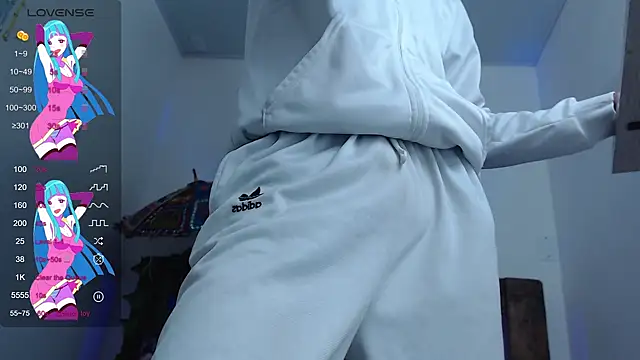 SARA VAL3NTINA  online show from March 13, 5:05 pm