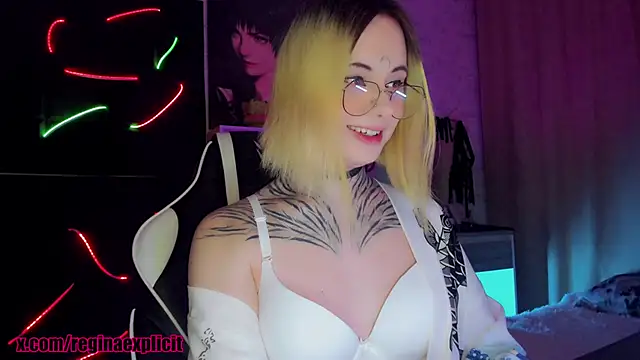 snake  bites online show from October 18, 9:51 pm