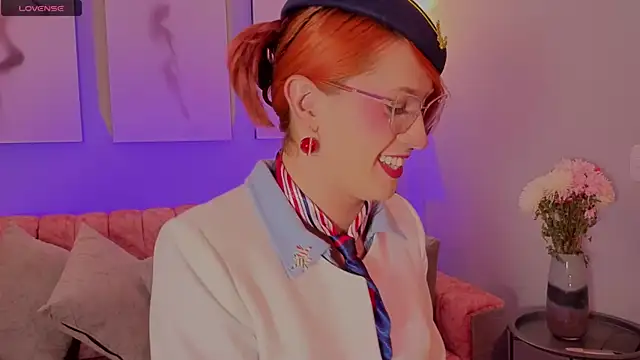 Juliana Saenzz online show from October 13, 3:30 am