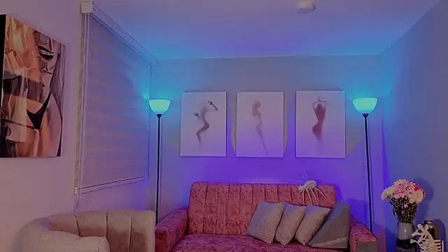 Juliana Saenzz online show from October 18, 5:00 am