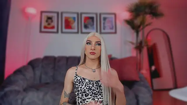 Snapshot of Taylor__foxxx chatting on September 9, 5:06 am Taylor foxxx online show from September 9, 5:06 am