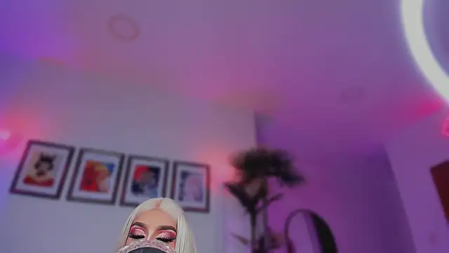 Snapshot of Taylor__foxxx chatting on September 17, 4:50 am Taylor foxxx online show from September 17, 4:50 am