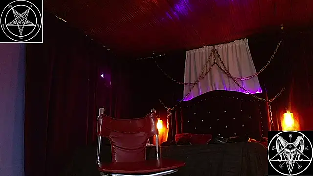 Snapshot of Domina_Lilith chatting on December 12, 2:33 pm Domina Lilith online show from December 12, 2:33 pm
