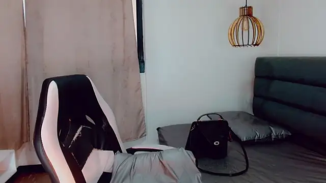 Snapshot of bellatrixx_69 chatting on December 30, 9:50 pm bellatrixx 69 online show from December 30, 9:50 pm