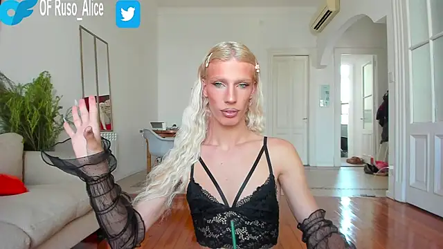 Snapshot of AliceSnowCatt chatting on February 4, 7:11 pm AliceSnowCatt online show from February 4, 7:11 pm