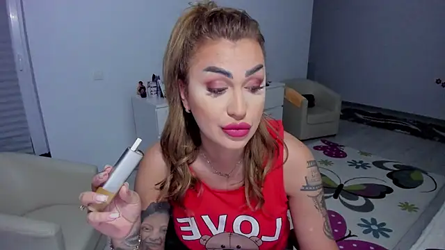 Snapshot of GlossyDiamondX chatting on February 1, 4:14 am GlossyDiamondX online show from February 1, 4:14 am