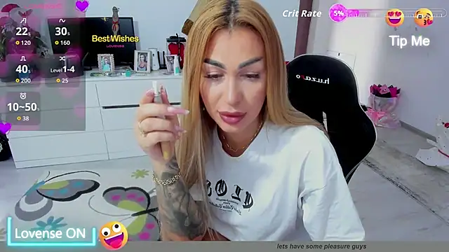 Snapshot of GlossyDiamondX chatting on September 9, 6:23 am GlossyDiamondX online show from September 9, 6:23 am