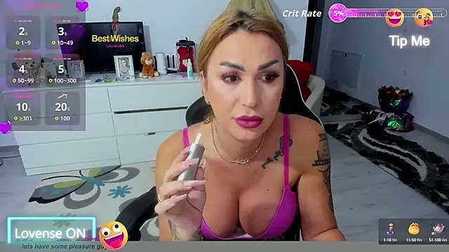 Snapshot of GlossyDiamondX chatting on September 23, 2:28 am GlossyDiamondX online show from September 23, 2:28 am