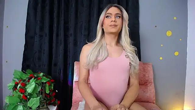 Snapshot of saskya_deluxxe_oficial_ chatting on January 3, 11:44 pm saskya deluxxe oficial online show from January 3, 11:44 pm