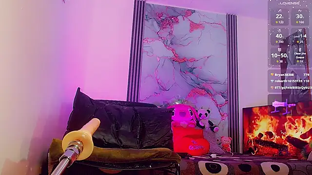 Snapshot of _ChanellR_ chatting on October 7, 11:00 am ChanellR online show from October 7, 11:00 am