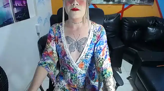 Snapshot of Heidy_Sumers chatting on March 21, 5:02 pm Heidy Sumers online show from March 21, 5:02 pm