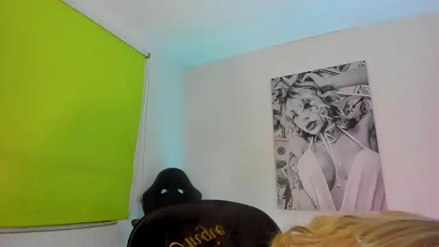 Snapshot of _juliana_star_ chatting on February 9, 11:46 pm juliana star online show from February 9, 11:46 pm