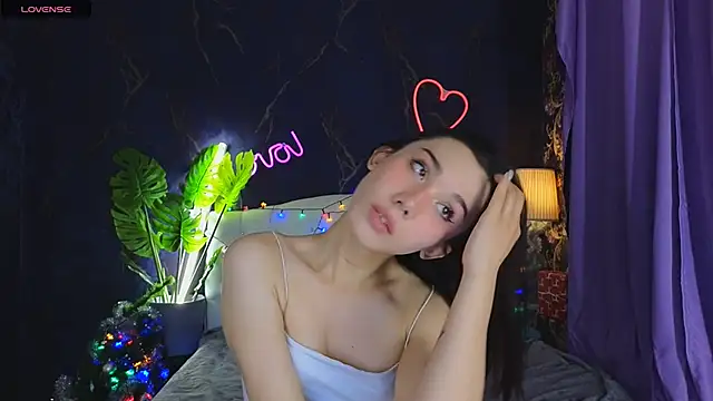 Snapshot of Kaia_Sunshine_Mia chatting on December 27, 6:53 pm Kaia Sunshine Mia online show from December 27, 6:53 pm