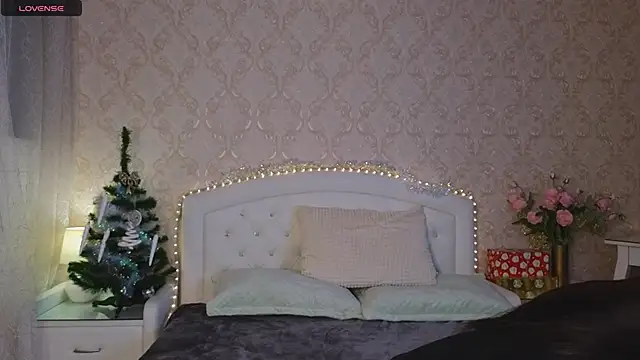 Snapshot of Kaia_Sunshine_Mia chatting on December 29, 3:35 pm Kaia Sunshine Mia online show from December 29, 3:35 pm
