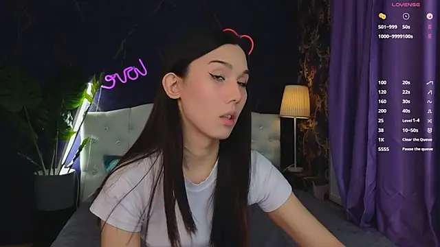 Snapshot of Kaia_Sunshine_Mia chatting on February 8, 3:00 pm Kaia Sunshine Mia online show from February 8, 3:00 pm