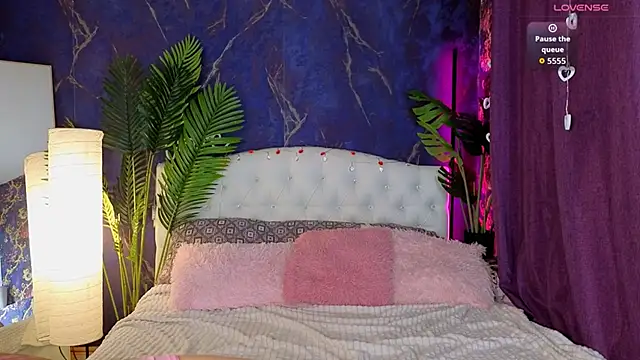 Snapshot of Kaia_Sunshine_Mia chatting on September 28, 2:27 pm Kaia Sunshine Mia online show from September 28, 2:27 pm
