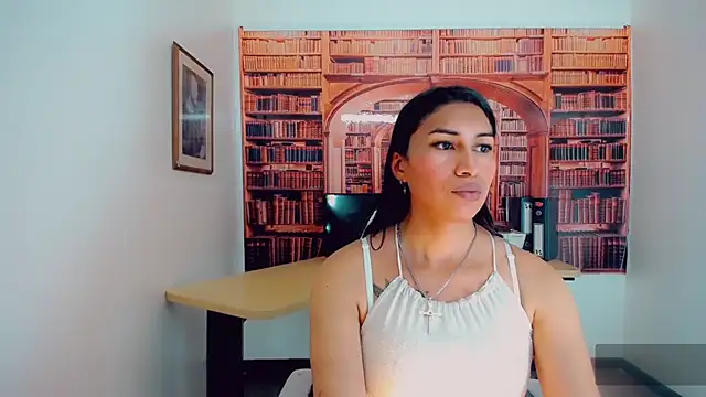 Snapshot of khiara_moretti chatting on December 3, 7:39 pm khiara moretti online show from December 3, 7:39 pm