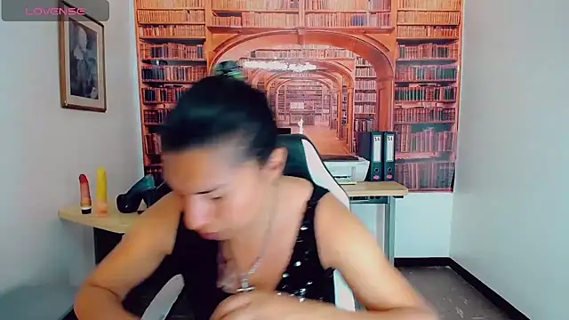 Snapshot of khiara_moretti chatting on December 12, 7:26 pm khiara moretti online show from December 12, 7:26 pm