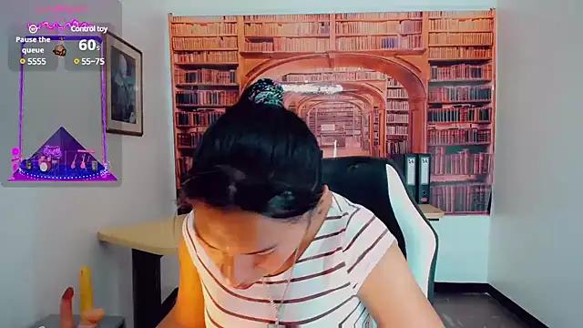 Snapshot of khiara_moretti chatting on December 13, 7:32 pm khiara moretti online show from December 13, 7:32 pm