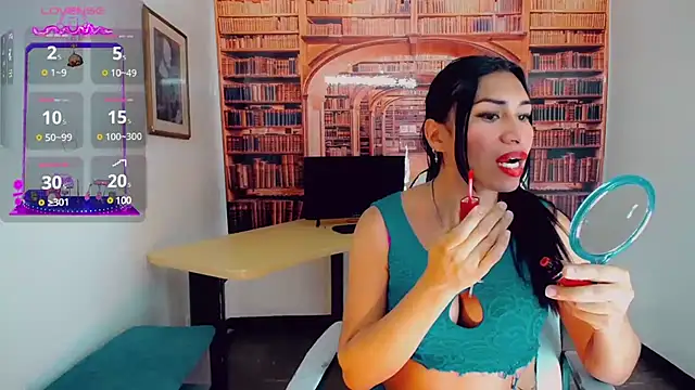 Snapshot of khiara_moretti chatting on December 16, 7:32 pm khiara moretti online show from December 16, 7:32 pm