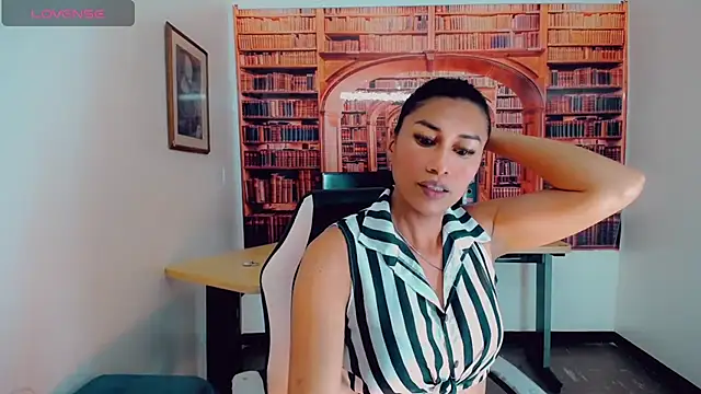 Snapshot of khiara_moretti chatting on December 27, 7:35 pm khiara moretti online show from December 27, 7:35 pm