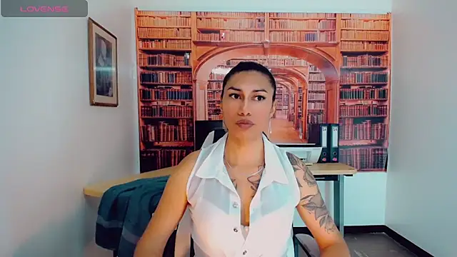Snapshot of khiara_moretti chatting on March 4, 7:54 pm khiara moretti online show from March 4, 7:54 pm