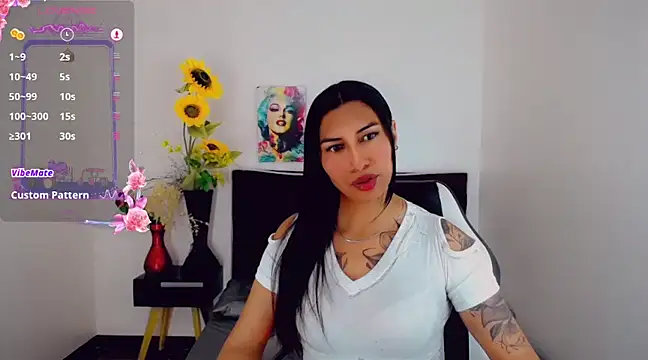Snapshot of khiara_moretti chatting on March 18, 11:36 am khiara moretti online show from March 18, 11:36 am