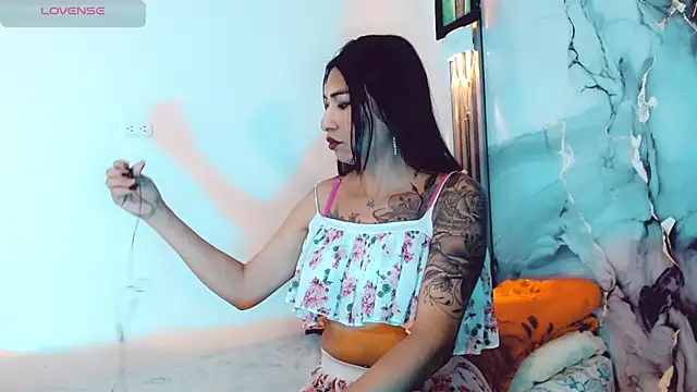 Snapshot of khiara_moretti chatting on October 3, 11:21 am khiara moretti online show from October 3, 11:21 am