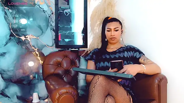 Snapshot of khiara_moretti chatting on October 9, 11:44 am khiara moretti online show from October 9, 11:44 am