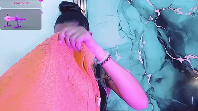 khiara moretti online show from November 26, 11:45 am