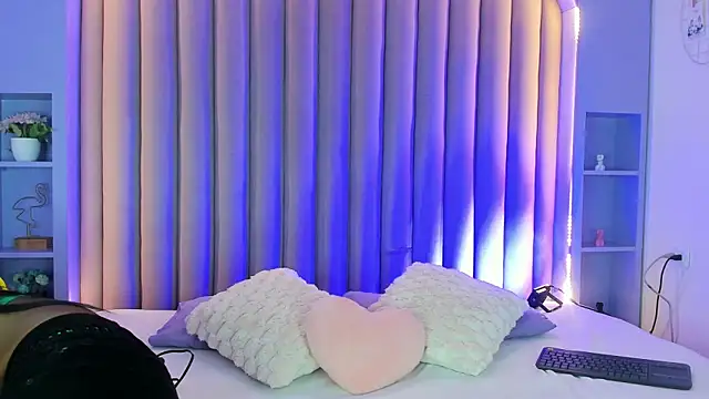 Snapshot of nahomi_campbell chatting on February 13, 7:31 pm nahomi campbell online show from February 13, 7:31 pm