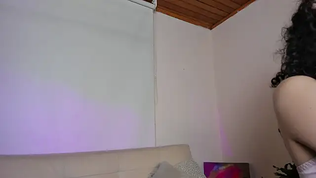 Snapshot of roselinedior chatting on January 13, 2:21 pm roselinedior online show from January 13, 2:21 pm