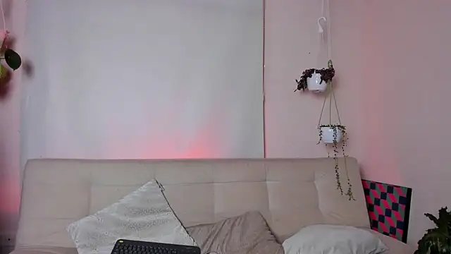 Snapshot of roselinedior chatting on January 30, 12:59 pm roselinedior online show from January 30, 12:59 pm