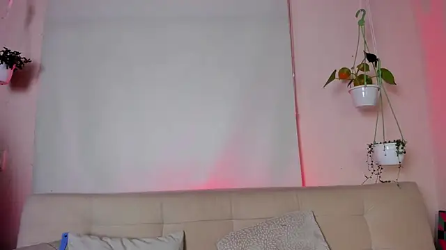 Snapshot of roselinedior chatting on February 4, 2:32 pm roselinedior online show from February 4, 2:32 pm