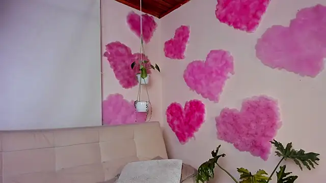 Snapshot of roselinedior chatting on February 20, 3:19 pm roselinedior online show from February 20, 3:19 pm