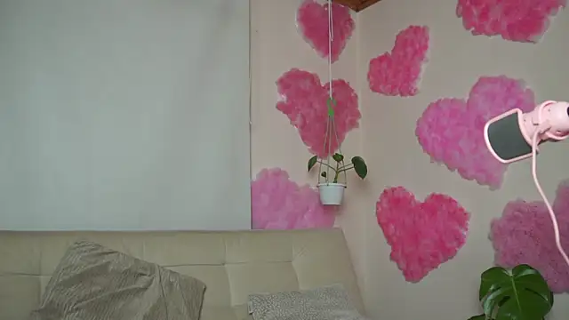 Snapshot of roselinedior chatting on March 3, 4:08 pm roselinedior online show from March 3, 4:08 pm