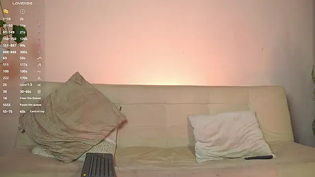 Snapshot of roselinedior chatting on March 10, 6:34 pm roselinedior online show from March 10, 6:34 pm