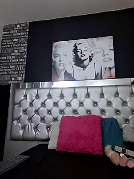 Snapshot of _nicolehotshemale chatting on January 28, 9:50 pm nicolehotshemale online show from January 28, 9:50 pm