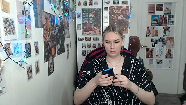 Snapshot of CapriScorpion chatting on December 30, 9:59 am CapriScorpion online show from December 30, 9:59 am