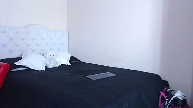 Snapshot of luna_hoott chatting on February 17, 2:59 pm luna hoott online show from February 17, 2:59 pm