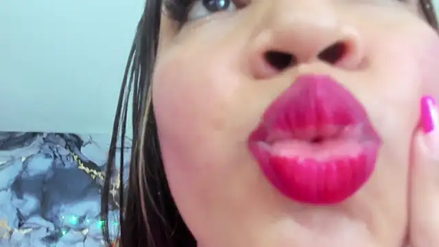 luna hoott online show from December 19, 3:17 pm